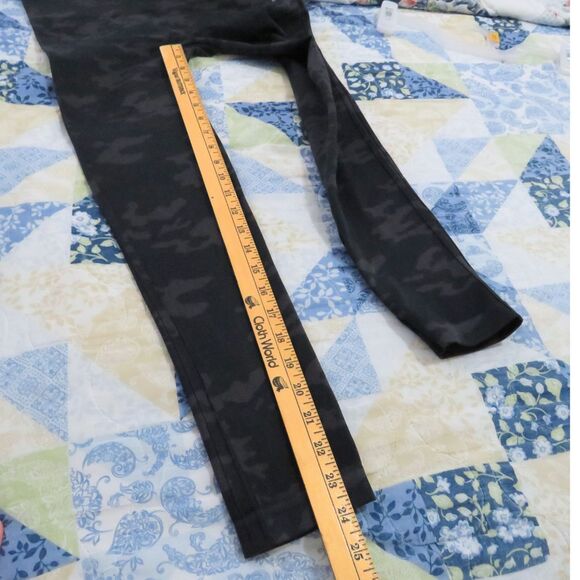 Spanx Black Camo Leggings Women Large Athleisure for Exercise and Fitness - Picture 6 of 6